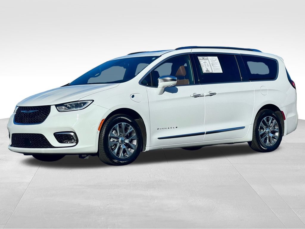 Used 2024 Chrysler Pacifica Pinnacle FWD image 3