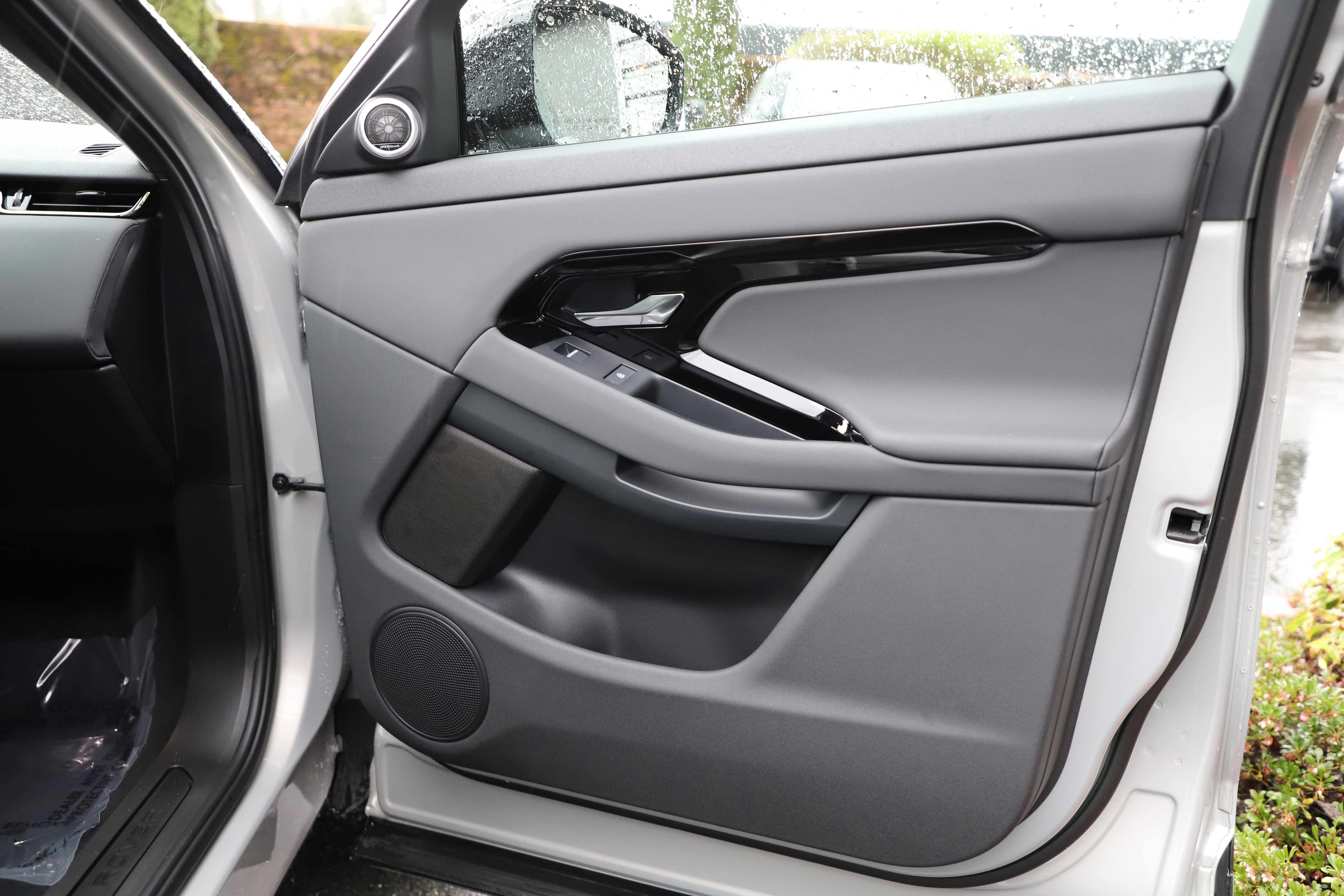 Certified 2025 Land Rover Range Rover Evoque S image 9