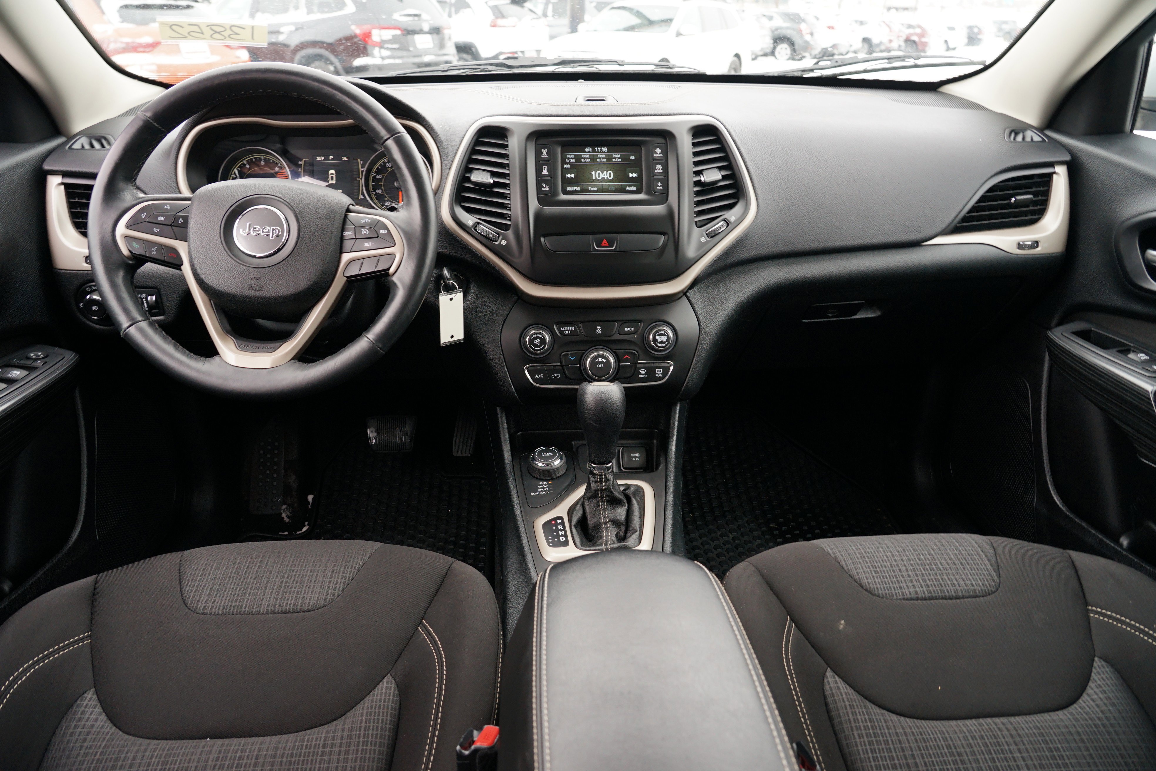 Used 2016 Jeep Cherokee Latitude w/ Cold Weather Group image 26