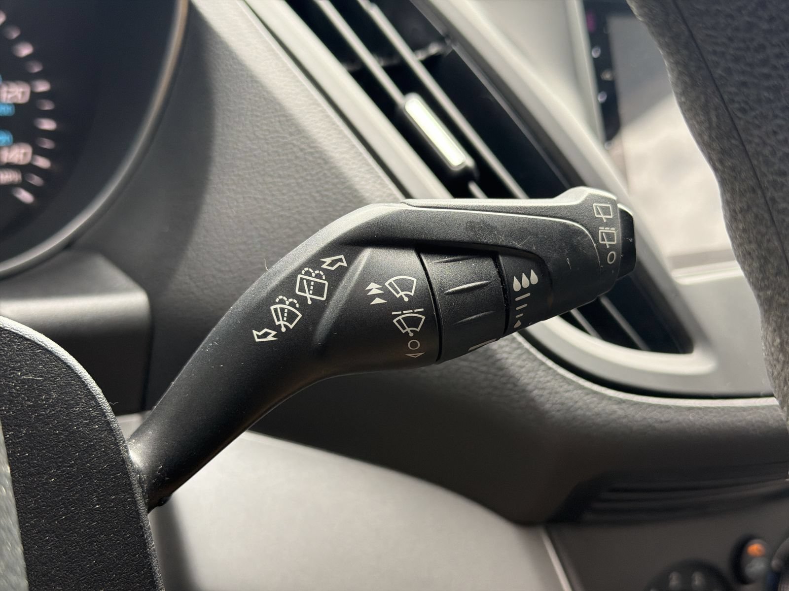 Used 2015 Ford Escape SE FWD image 28