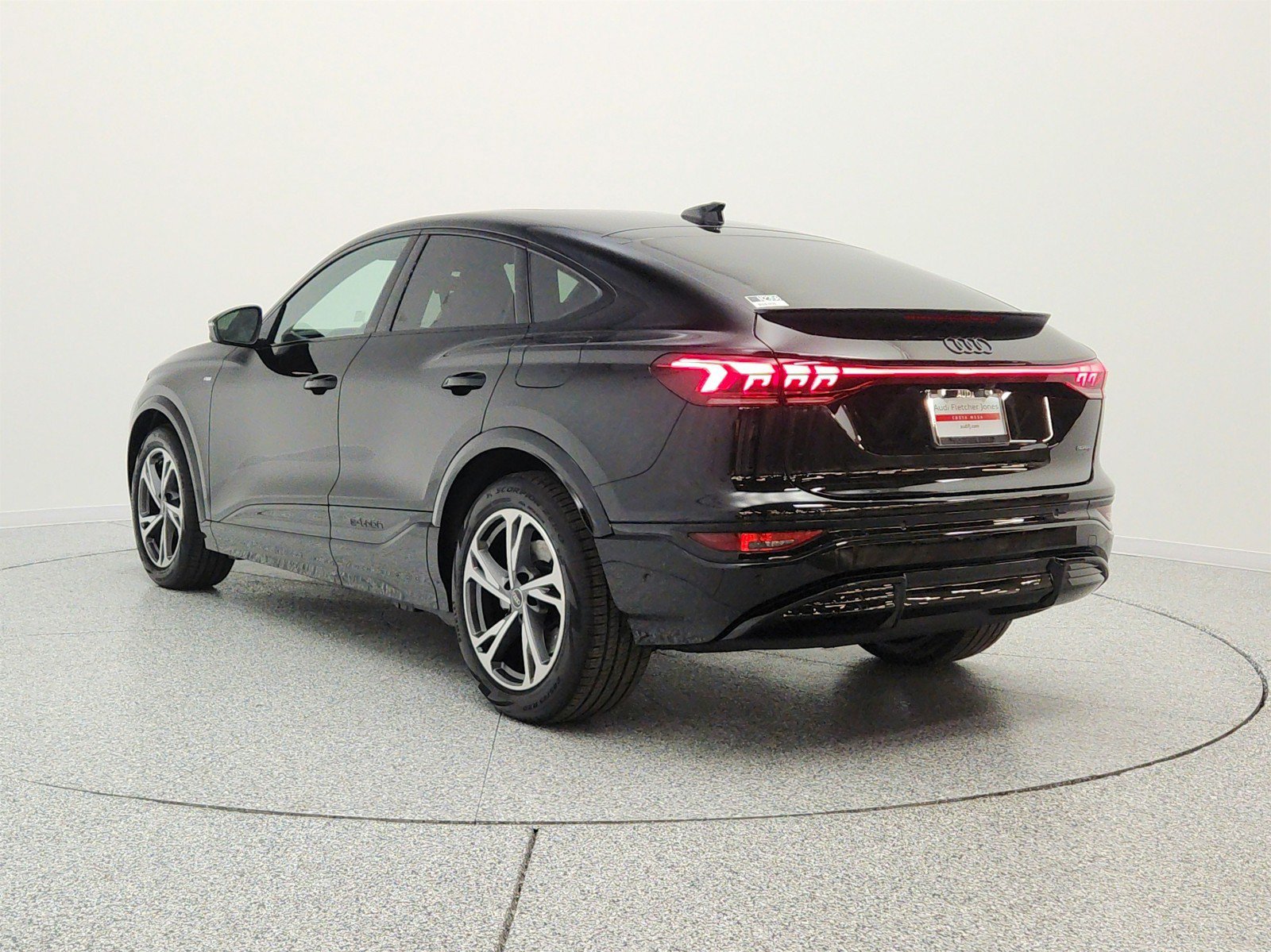 New 2027 Audi Q6 e-tron Prestige AWD/4WD image 7