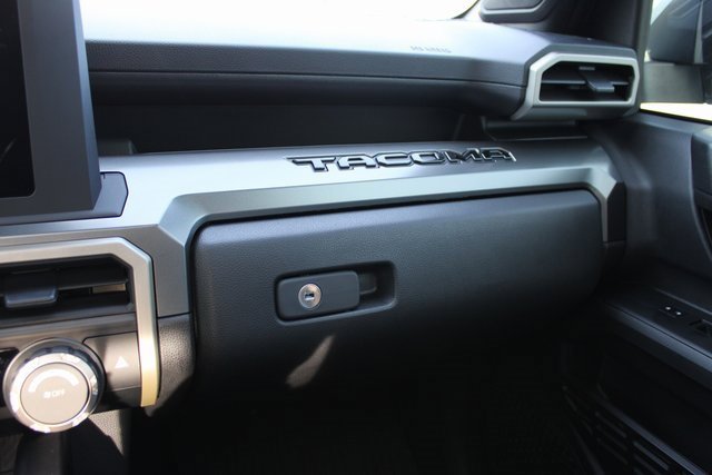 Used 2025 Toyota Tacoma Limited image 31