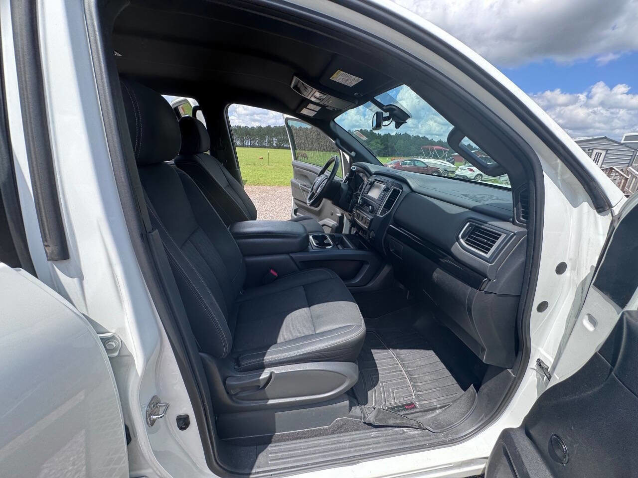 Used 2018 Nissan Titan SV w/ SV Convenience Package image 14