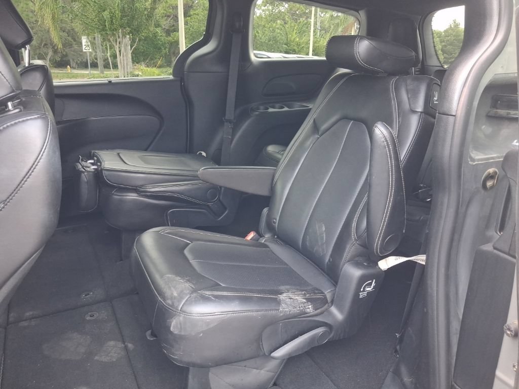 Used 2025 Chrysler Pacifica Select FWD image 22