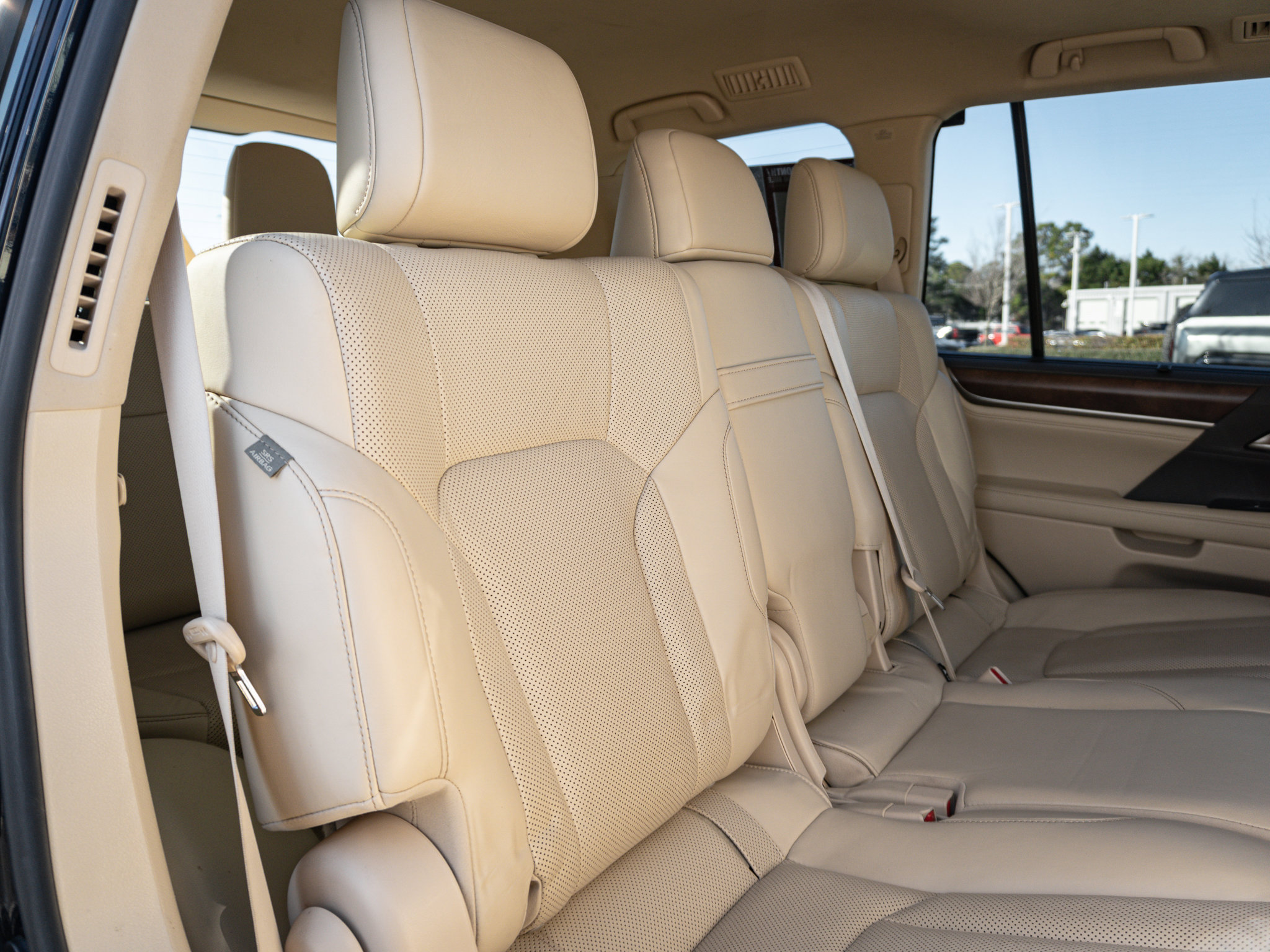 Used 2018 Lexus LX 570 4WD w/ Luxury Package image 34