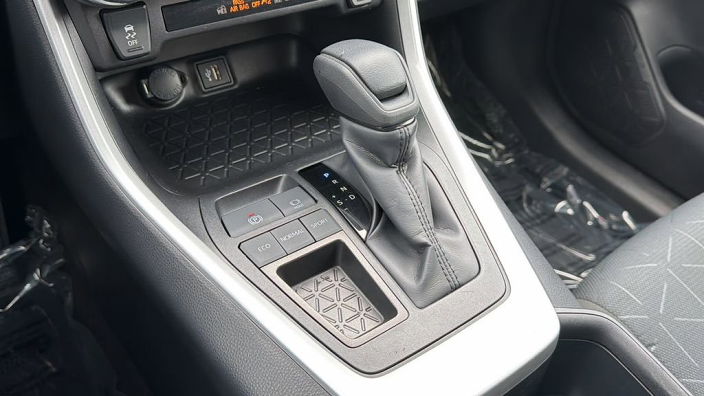 Certified 2025 Toyota RAV4 XLE image 31