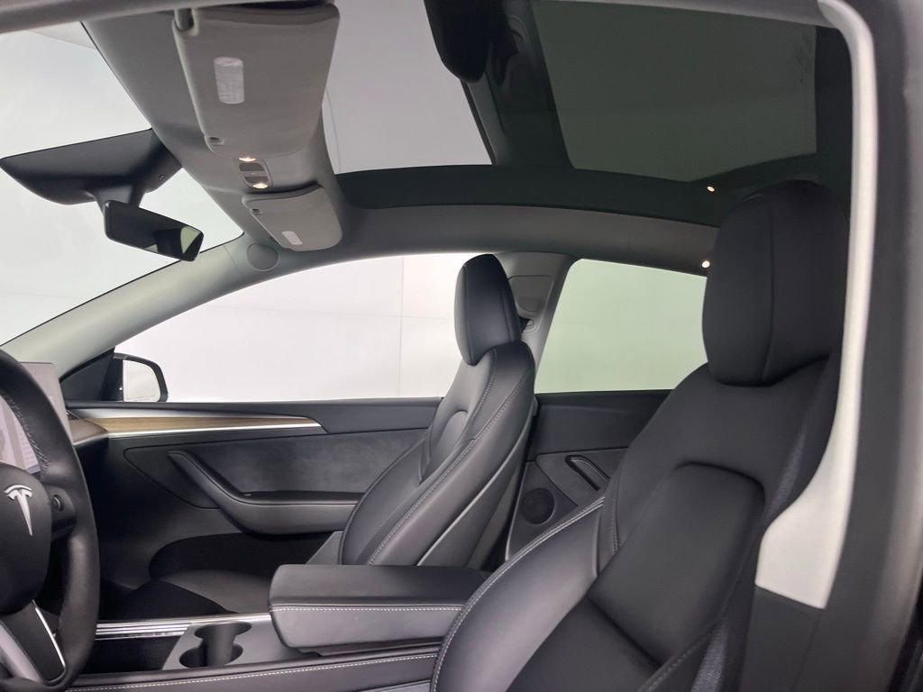Used 2025 Tesla Model Y Long Range image 19