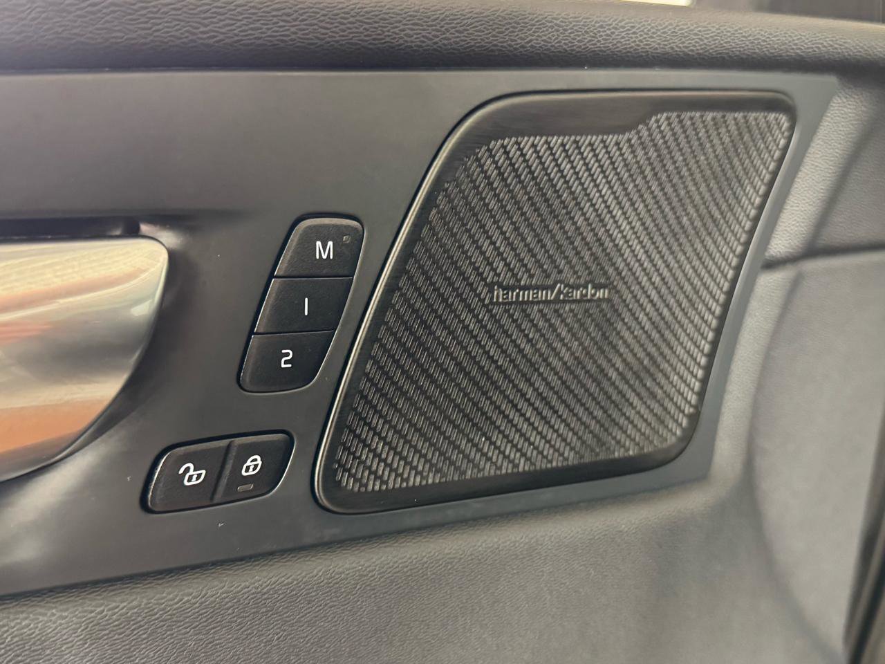 Used 2023 Volvo XC60 T8 Plus w/ Climate Package image 18