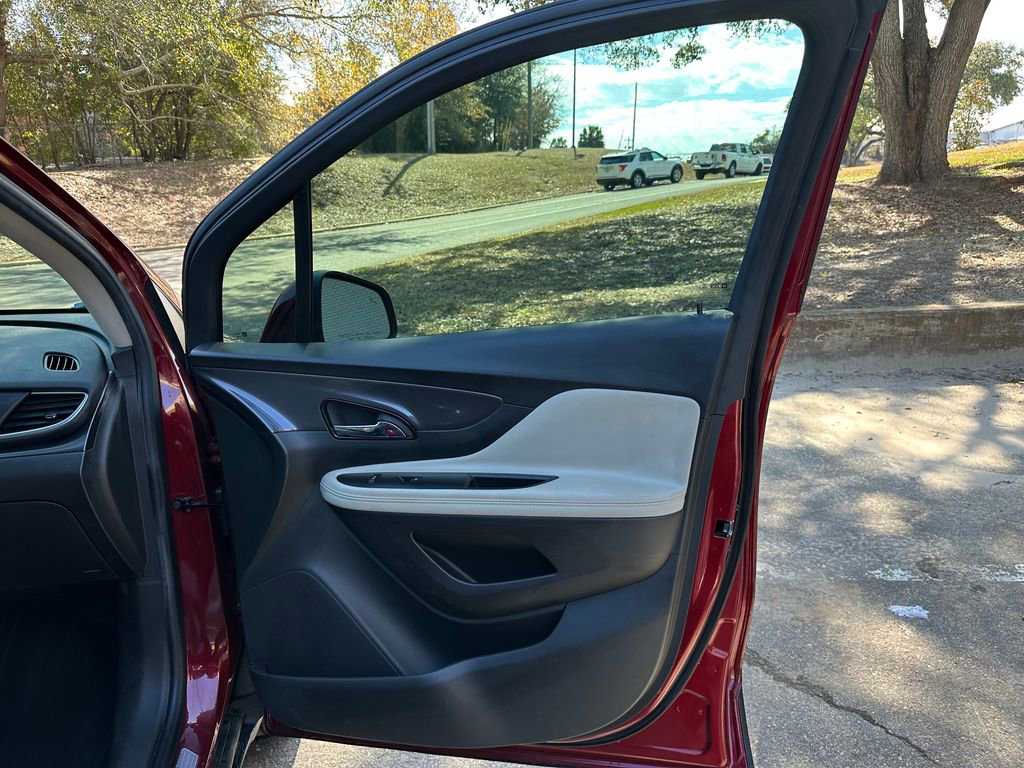 Used 2022 Buick Encore Preferred w/ Safety Package image 41