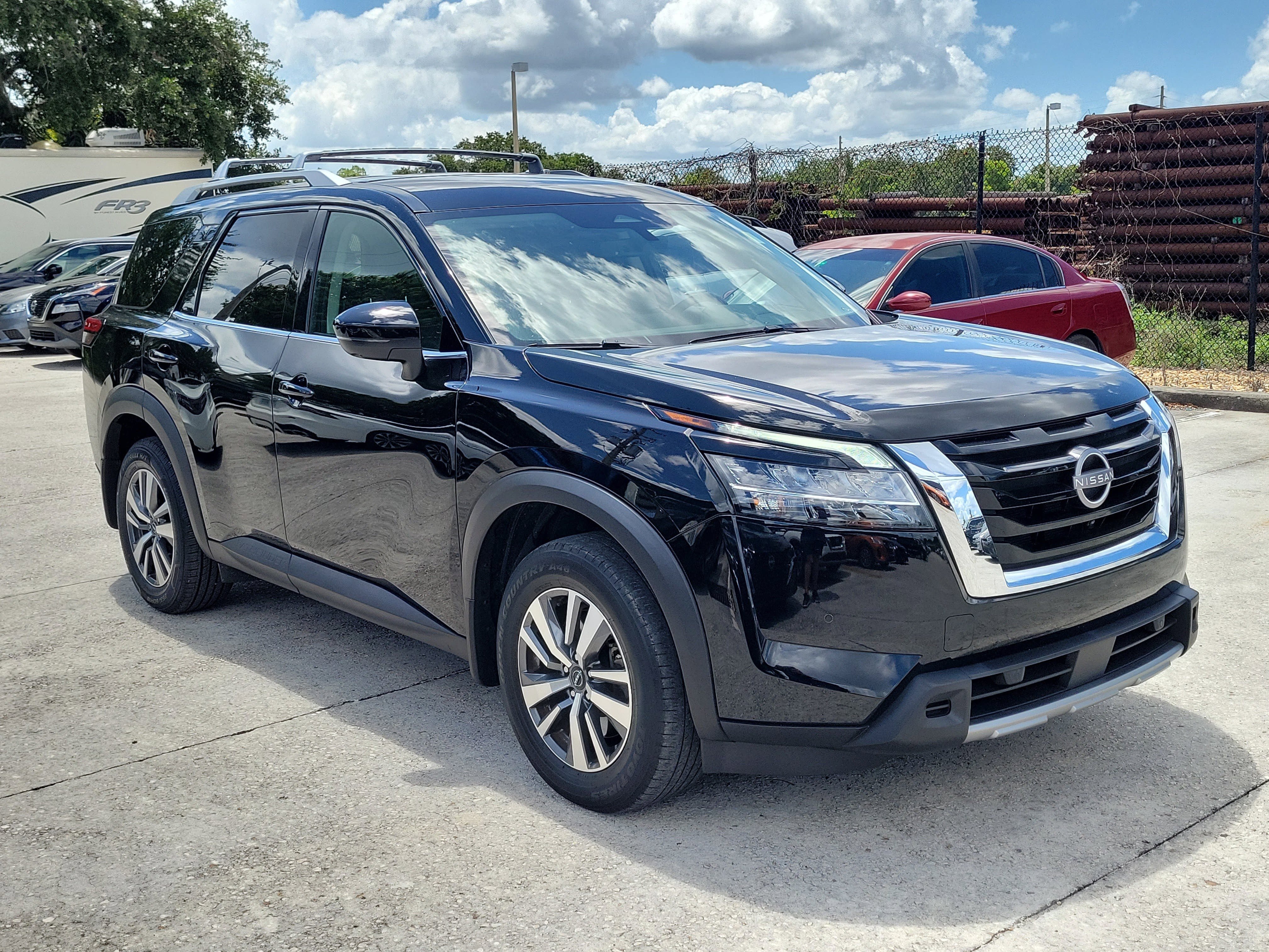 Certified 2024 Nissan Pathfinder SL FWD image 3