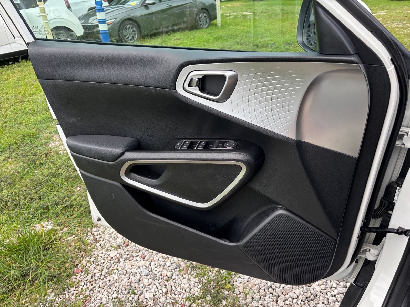 Used 2025 Kia Soul LX w/ LX Technology Package FWD image 18