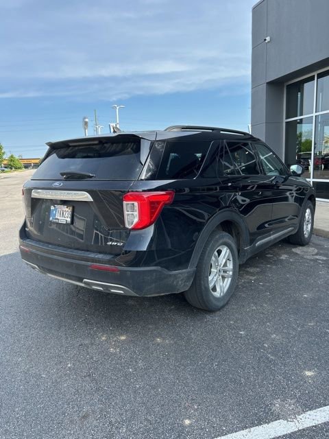 Used 2023 Ford Explorer XLT w/ Equipment Group 202A AWD/4WD image 5