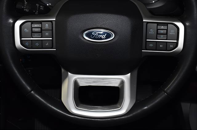 Used 2024 Ford Expedition Limited image 27