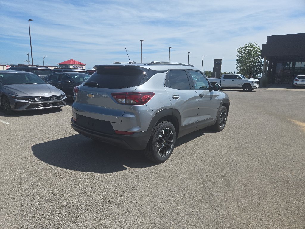 Used 2023 Chevrolet TrailBlazer LT w/ Convenience Package FWD image 3