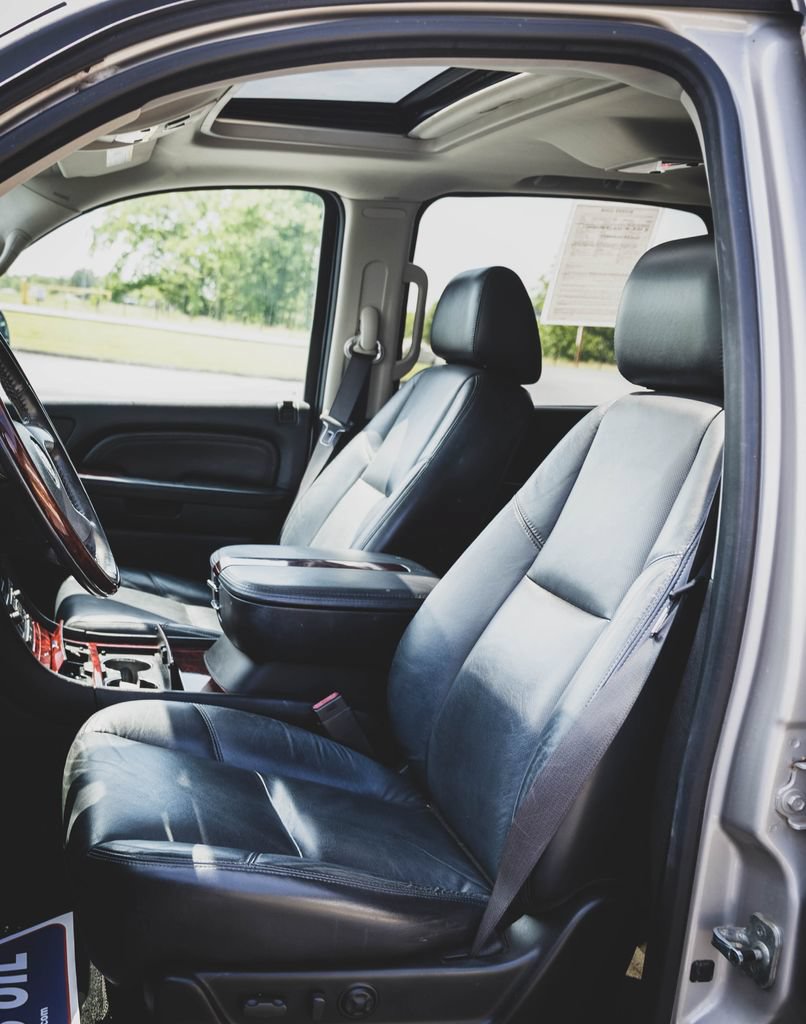 Used 2008 Cadillac Escalade ESV AWD image 17