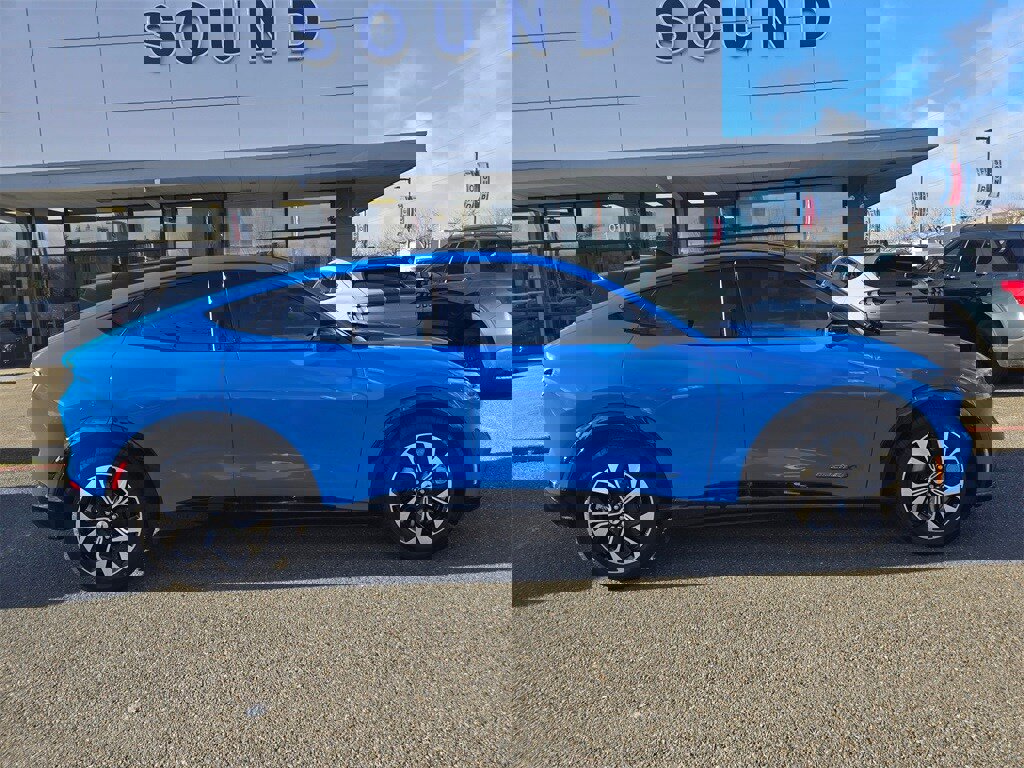 Used 2022 Ford Mustang Mach-E Premium image 4