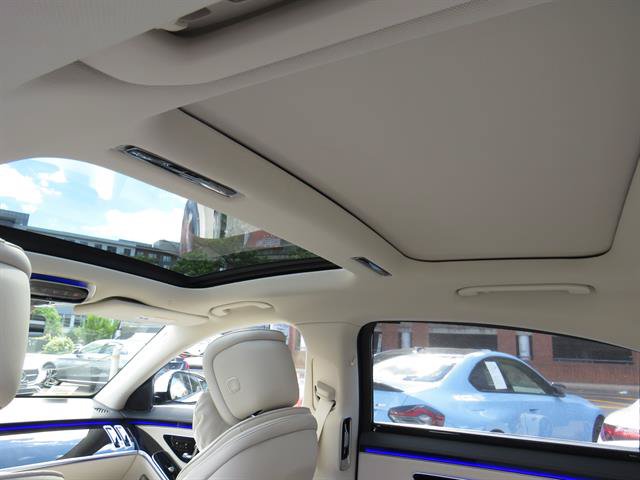 Certified 2022 Mercedes-Benz S 500 4MATIC w/ AMG Line Package image 29