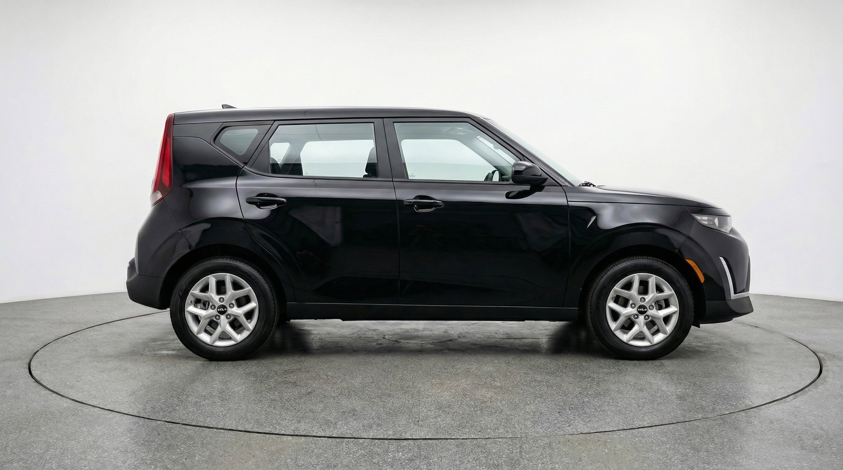 Used 2025 Kia Soul LX w/ LX Technology Package FWD image 11
