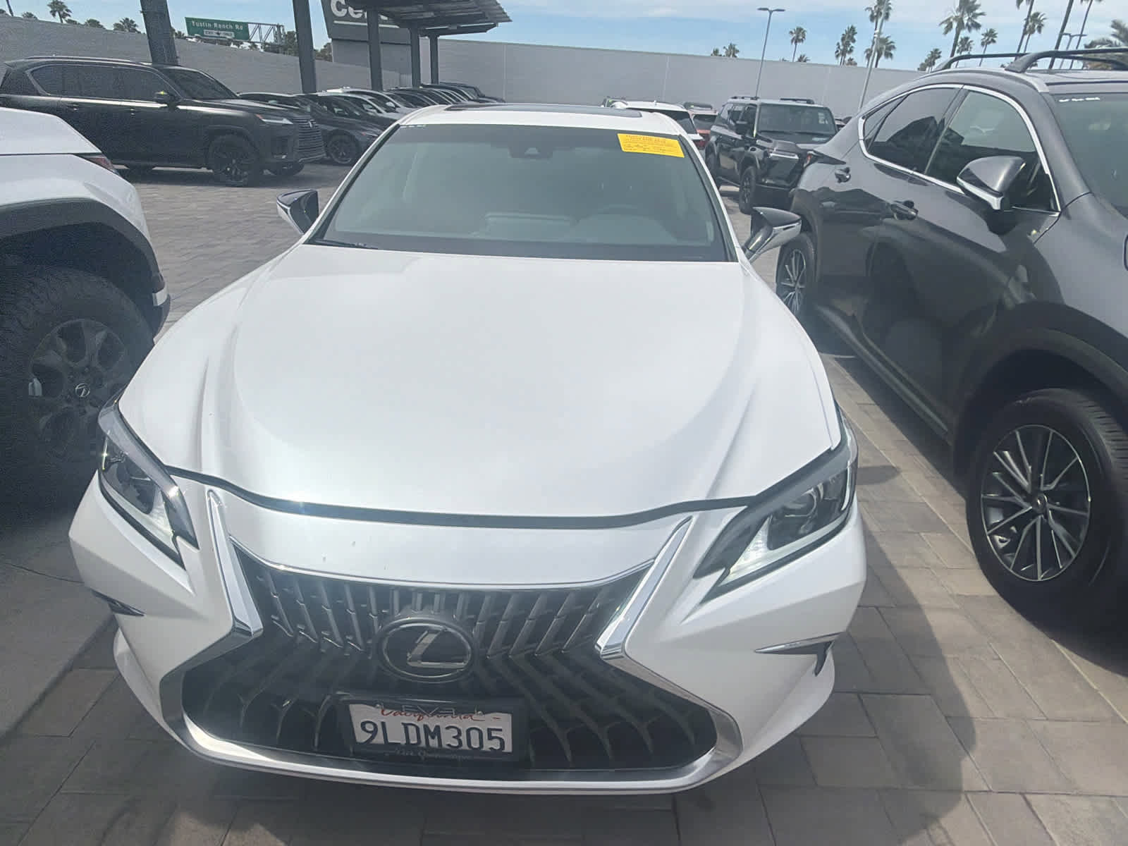 Used 2024 Lexus ES 350 w/ Accessory Package (Z2) image 7