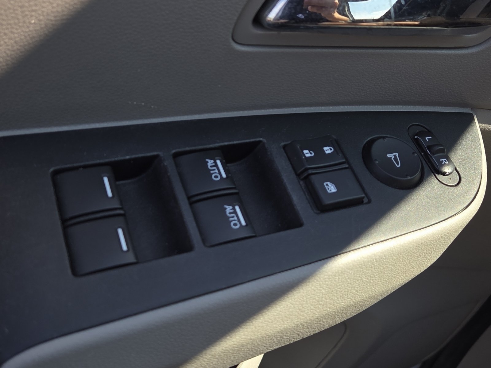Used 2016 Honda Odyssey EX-L image 25