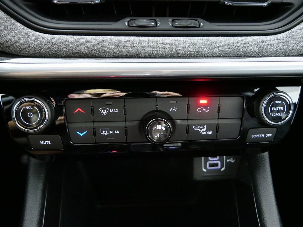 Used 2024 Jeep Compass Sport image 45