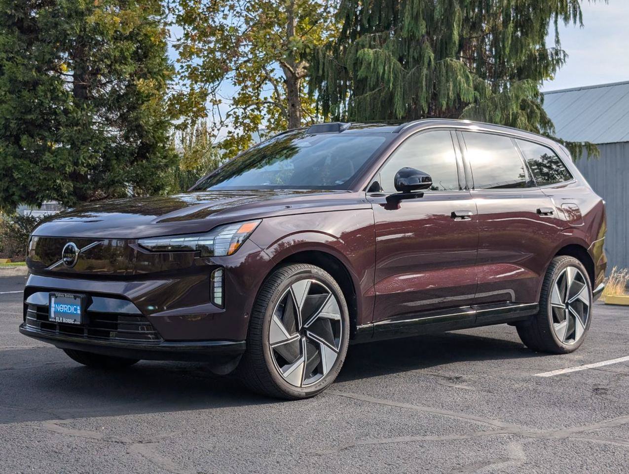 Used 2025 Volvo EX90 Ultra AWD/4WD image 3