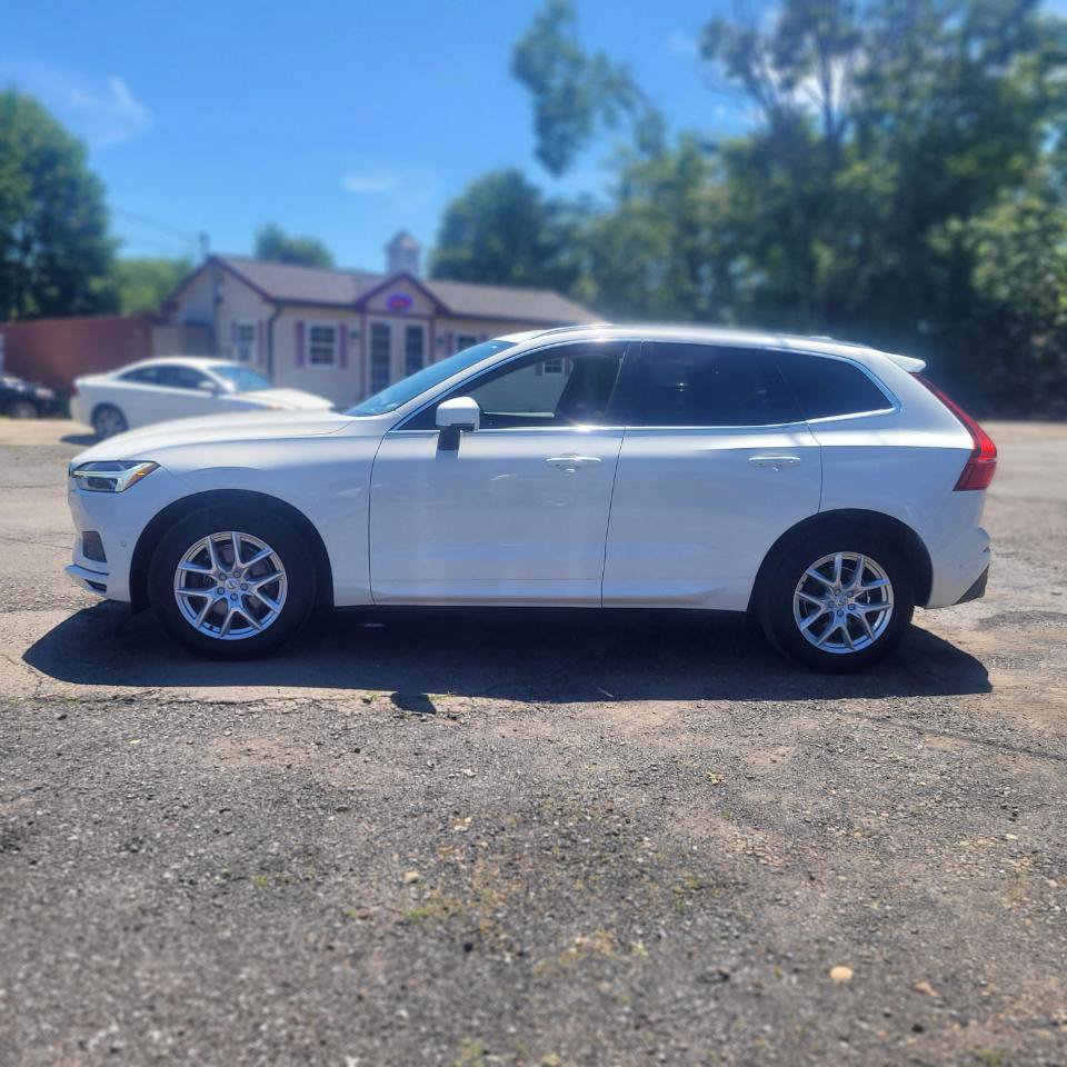 Used 2018 Volvo XC60 T5 Momentum w/ Vision Package AWD/4WD image 5