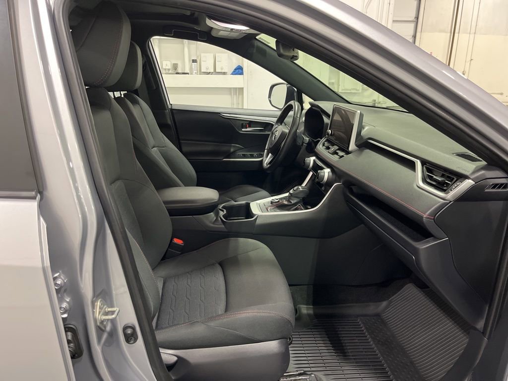 Used 2023 Toyota RAV4 SE w/ Weather & Moonroof Package image 31