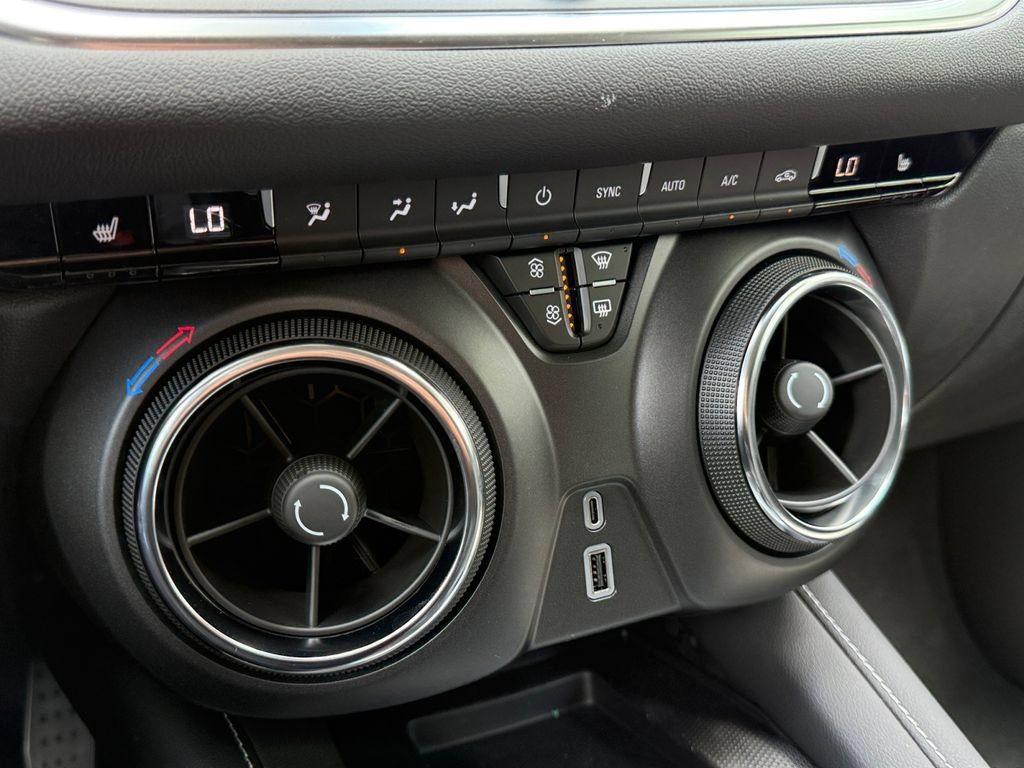 New 2026 Chevrolet Blazer LT w/ Convenience Package FWD image 18