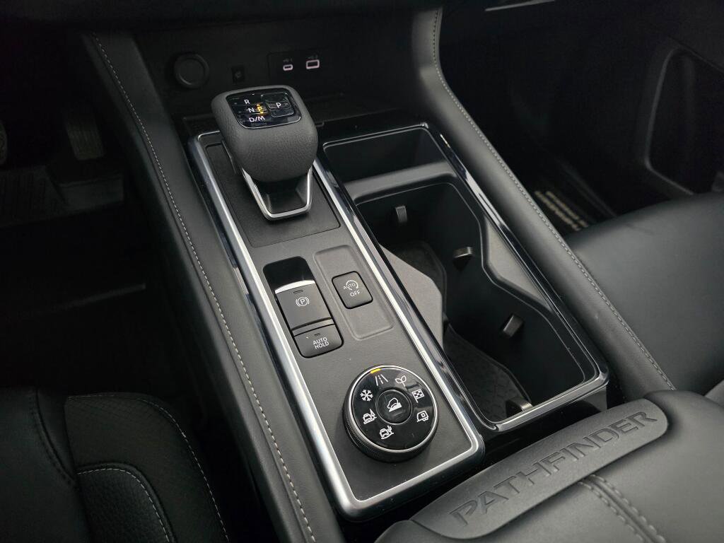Used 2025 Nissan Pathfinder SL image 33