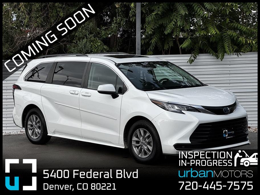 Used 2022 Toyota Sienna LE w/ LE Plus Package FWD image 1