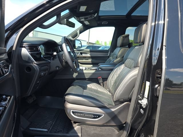 Used 2025 Jeep Grand Wagoneer L Series III w/ Rear Seat Video Group 1 AWD/4WD image 14