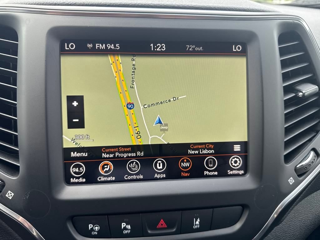 Used 2023 Jeep Cherokee Altitude Lux image 19