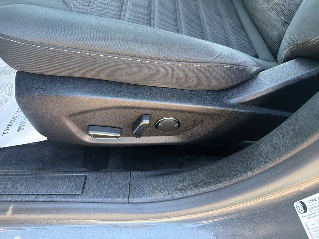 Used 2019 Ford Fusion SE FWD image 23