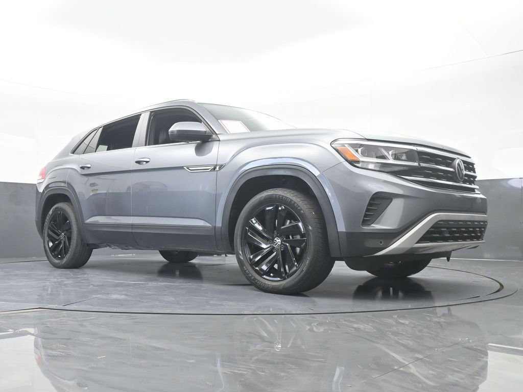 Used 2022 Volkswagen Atlas Cross Sport SE w/ Black Wheel Package image 65