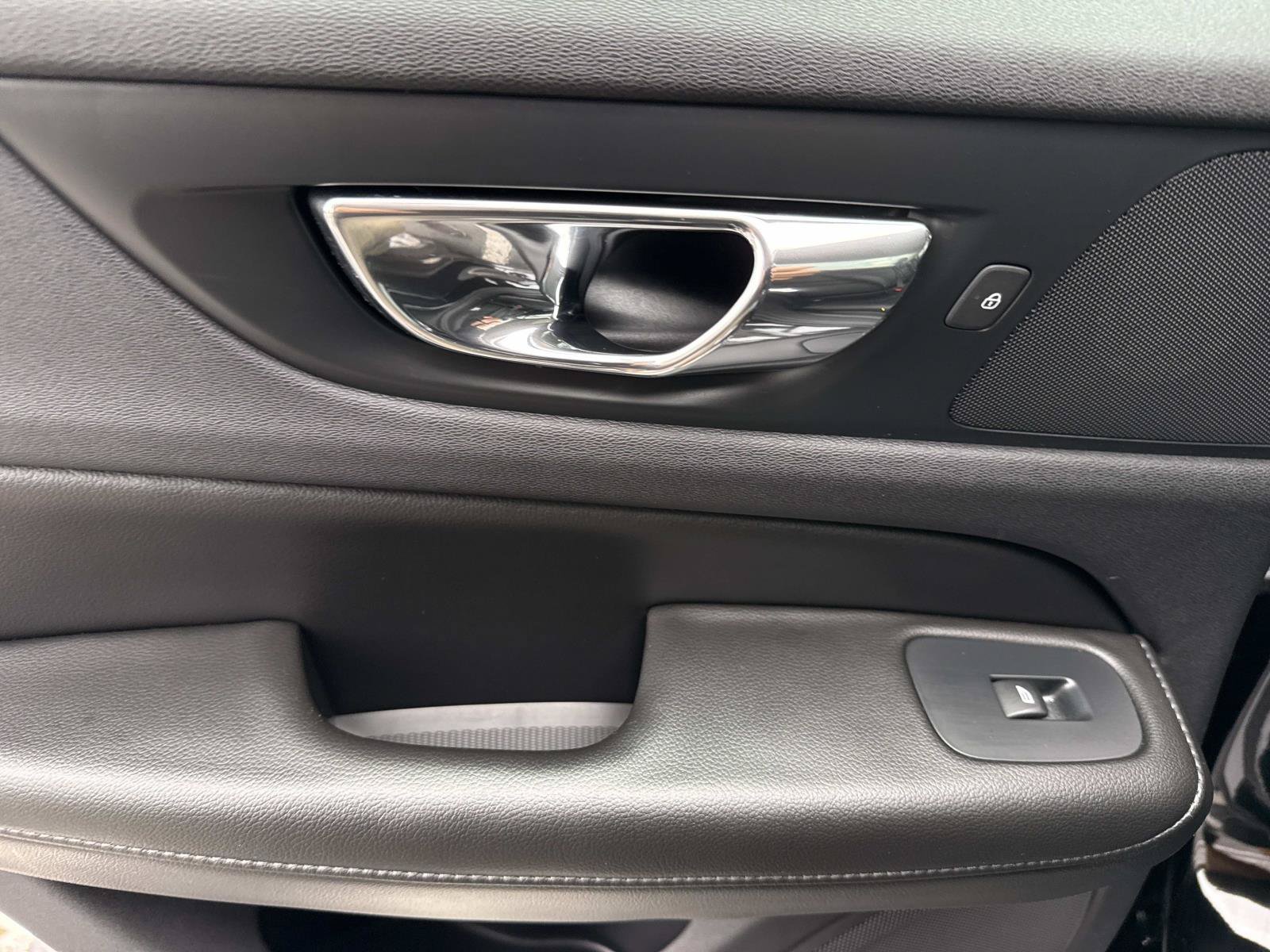 Used 2019 Volvo S60 T5 Momentum w/ Premium Package FWD image 13