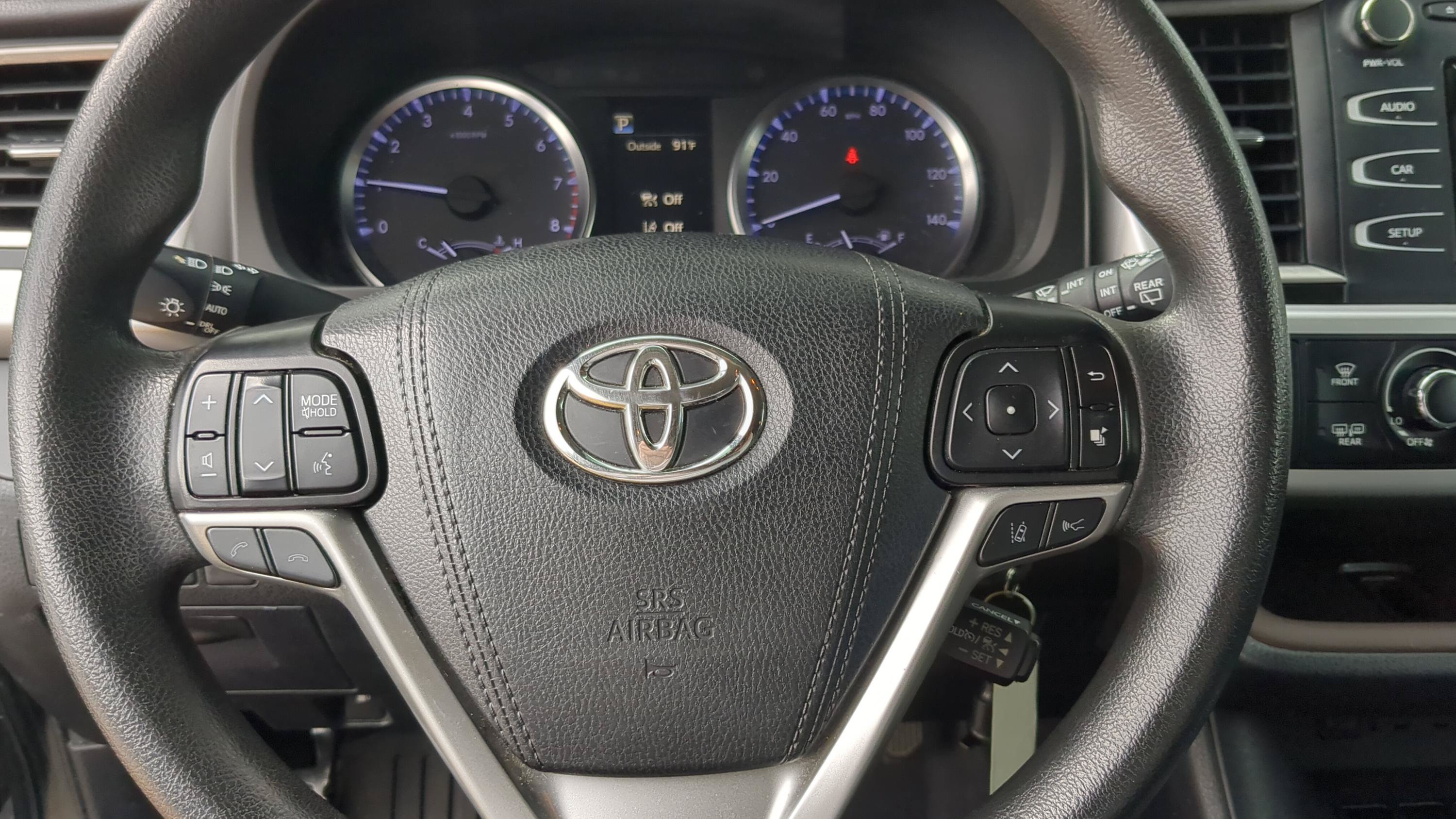 Used 2019 Toyota Highlander LE FWD image 12