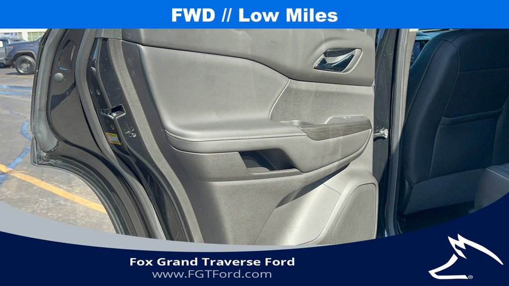 Used 2023 GMC Acadia SLT image 37