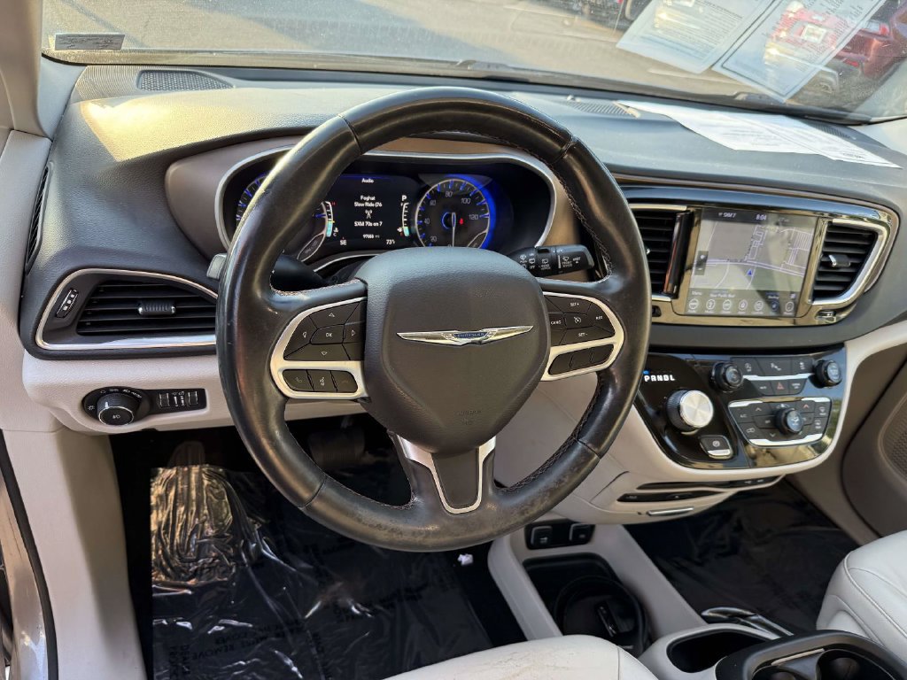 Used 2018 Chrysler Pacifica Touring-L Plus w/ Tire & Wheel Group FWD image 2