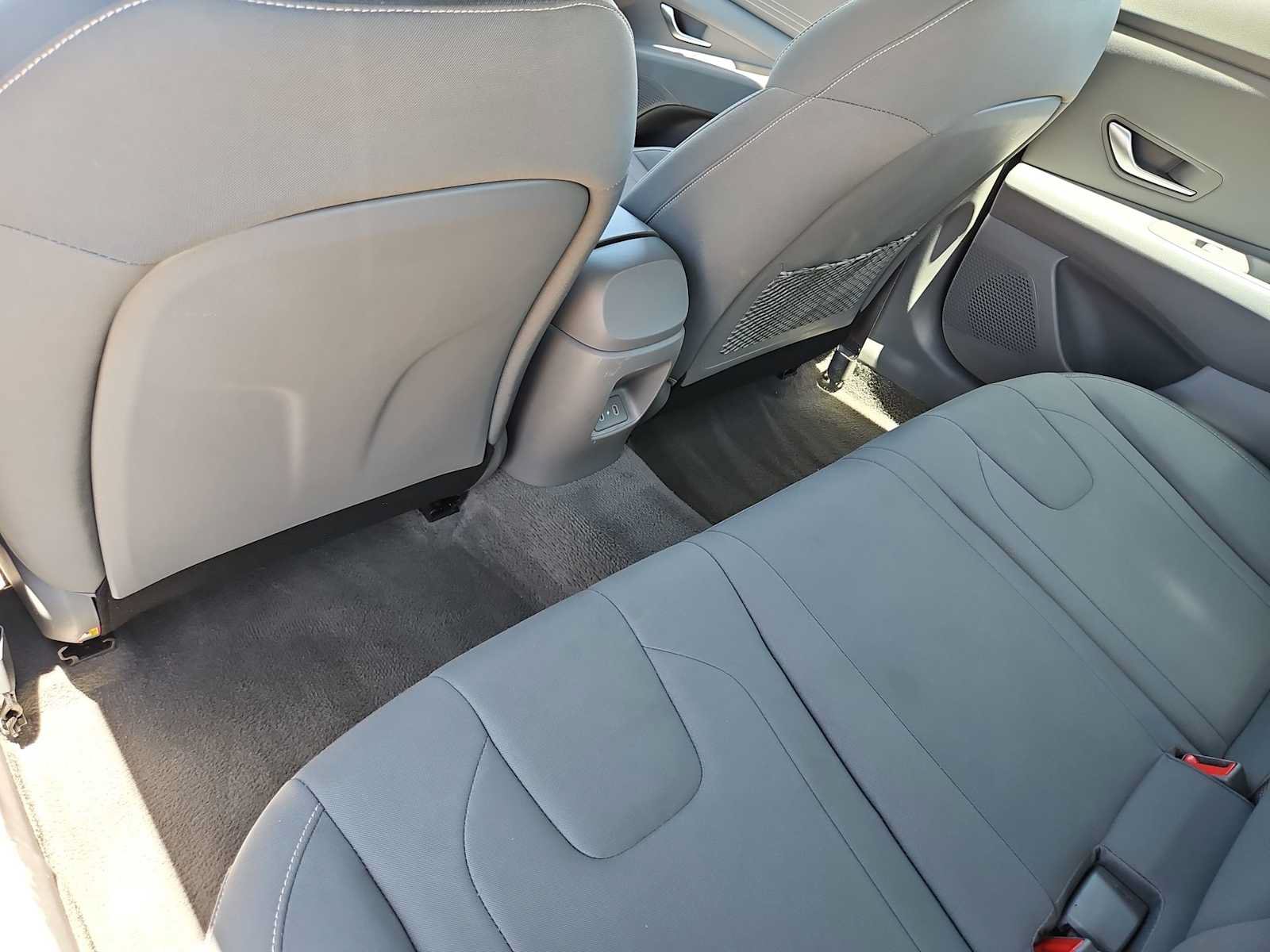 Certified 2025 Hyundai Elantra SEL FWD image 18