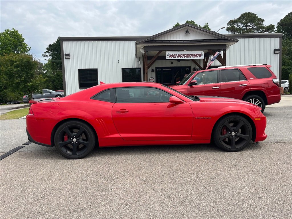 Used 2015 Chevrolet Camaro SS w/ RS Package RWD image 3