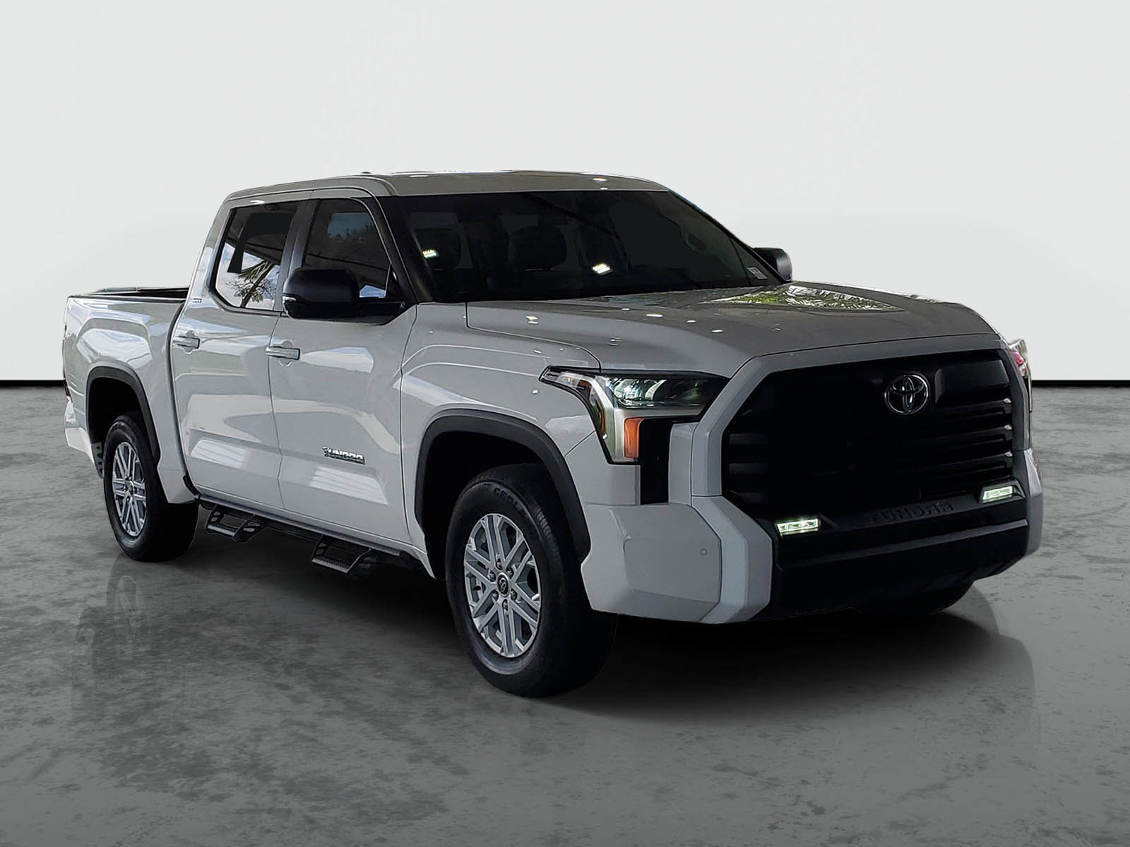 Used 2024 Toyota Tundra SR5 w/ SR5 Premium Package image 2