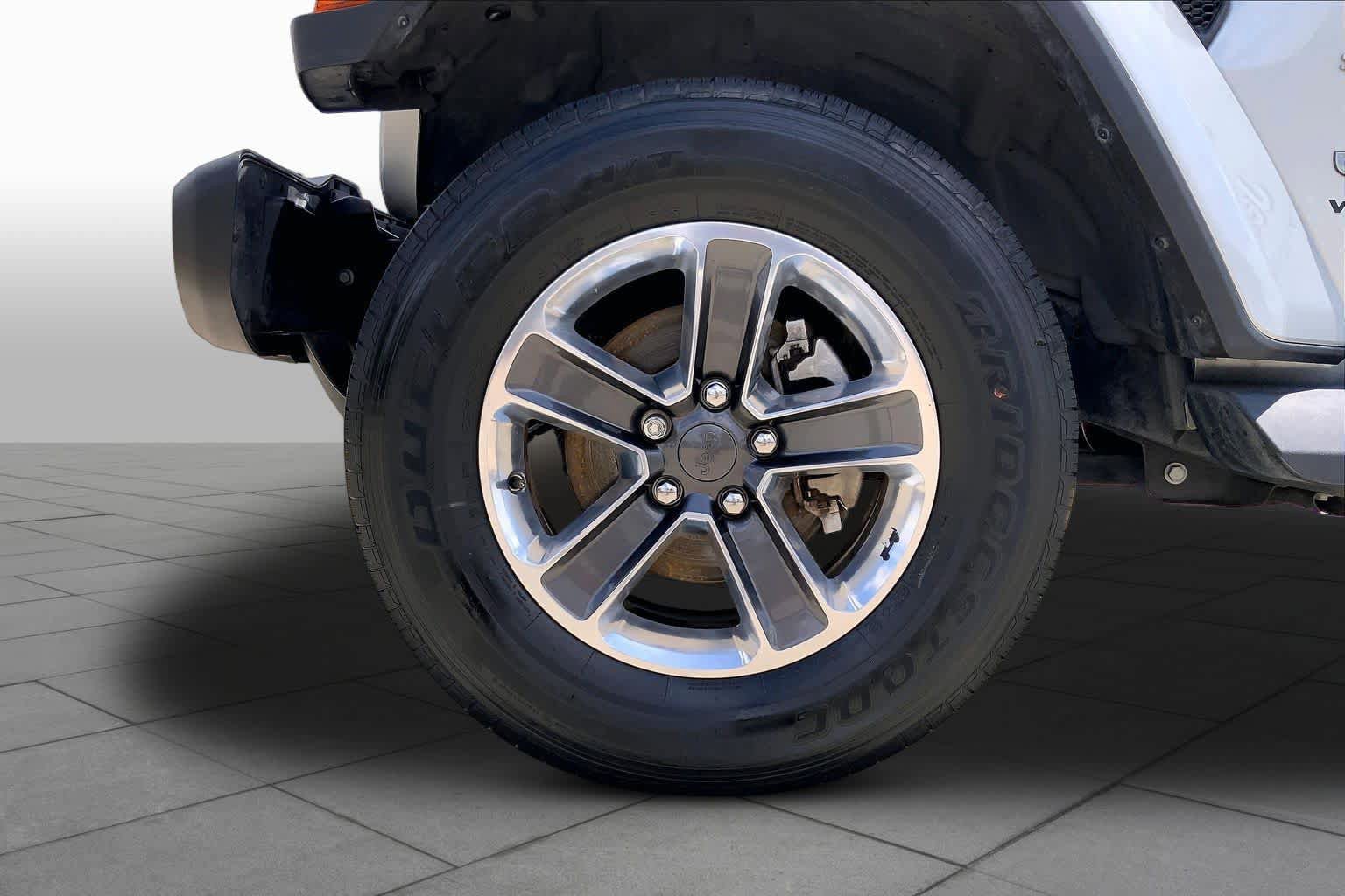 Used 2022 Jeep Wrangler Unlimited Sahara AWD/4WD image 11