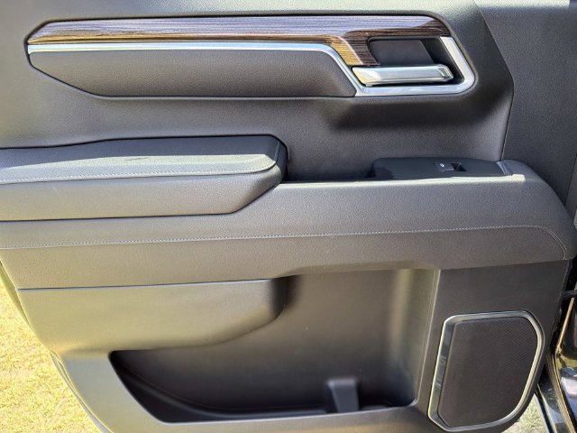 Used 2025 Chevrolet Silverado 1500 LT AWD/4WD image 19