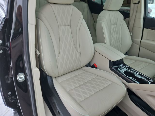 Used 2023 Buick Envision Avenir image 36