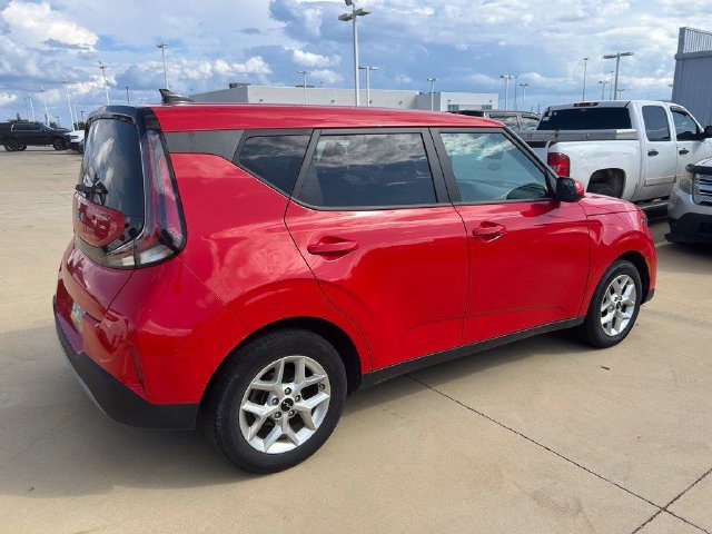 Used 2025 Kia Soul LX w/ LX Technology Package FWD image 5