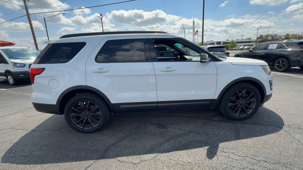 Used 2017 Ford Explorer XLT w/ Equipment Group 202A FWD image 9