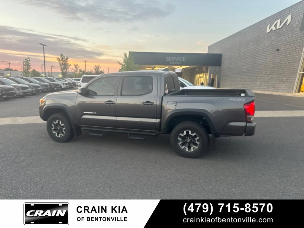 Used 2017 Toyota Tacoma TRD Off-Road w/ Premium & Technology Package AWD/4WD image 2