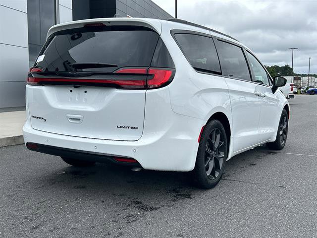 New 2026 Chrysler Pacifica Limited w/ S Appearance Package image 35