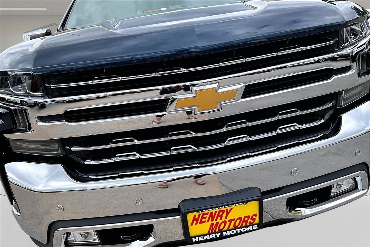 Used 2020 Chevrolet Silverado 1500 LTZ w/ LTZ Premium Package AWD/4WD image 34